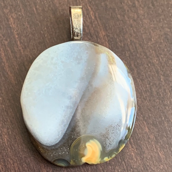 Round gray/cream polished agate pendant - Picture 1 of 5